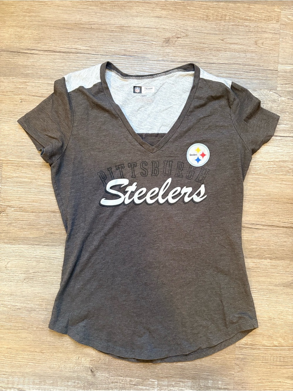 Pittsburgh Steelers Gray V-Neck Tee Size S